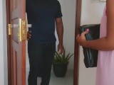 UberEats Delivery Guy Came While a Slut Girl Watching Porn - රු 2000ට බඩු ගෙනාපු මිනිහා එක්ක හිකුව