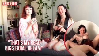 Ersties: Amateurlesben haben Spaß mit Schlagsahne