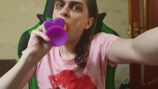 Кроссдрессер горячий минет на игрушку