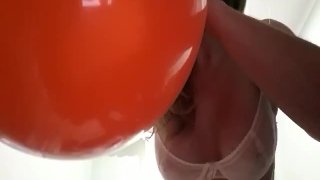 2 BORSTEN & 1 BALLON!! VOOR DE FETISJISTEN DIE ER ZIJN.....