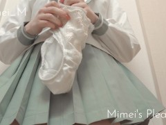 【素人】エッチな匂いする？♡ むちむちボディな制服美少女のパンチラ＆生脱ぎ♡ 汚れたクロッチとおしりを見せつけ、顔面にパンティを被せちゃう…！【個人撮影】 8/16