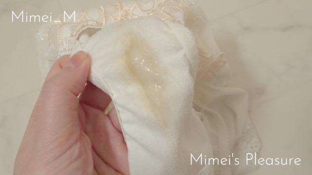 【素人】エッチな匂いする？♡ むちむちボディな制服美少女のパンチラ＆生脱ぎ♡ 汚れたクロッチとおしりを見せつけ、顔面にパンティを被せちゃう…！【個人撮影】