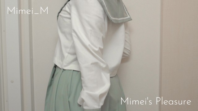 【素人】エッチな匂いする？♡ むちむちボディな制服美少女のパンチラ＆生脱ぎ♡ 汚れたクロッチとおしりを見せつけ、顔面にパンティを被せちゃう…！【個人撮影】