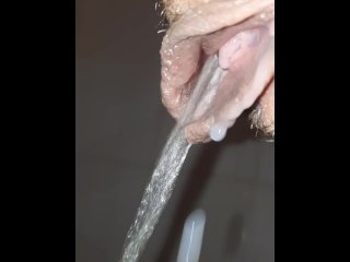 Peeing pussy close up !