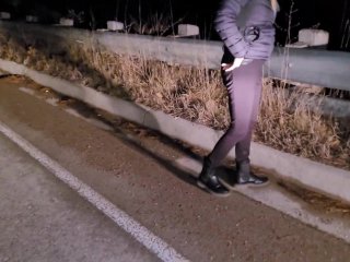 DESPERATION highway overpass pee - splash pee on camera!