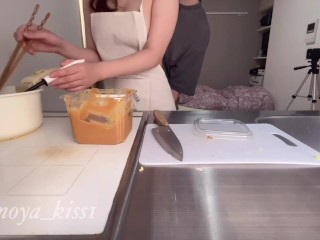 キッチンで料理している美人女子大生を犯す♥ a beautiful college girl cooking in the kitchen