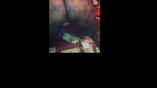 Ebony Milf twerking CULO por dinero en efectivo
