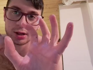 Faccio colare la sborra densa dalla mia mano