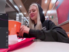 МОЙ ДРУГ УПРАВЛЯЕТ МОИМ ВИБРАТОРОМ LUSH В ОБЩЕСТВЕННОМ МЕСТЕ - Screenshot 14 of 16 - Remote Control