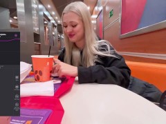 МОЙ ДРУГ УПРАВЛЯЕТ МОИМ ВИБРАТОРОМ LUSH В ОБЩЕСТВЕННОМ МЕСТЕ - Screenshot 2 of 16 - Lovense