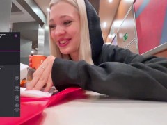 МОЙ ДРУГ УПРАВЛЯЕТ МОИМ ВИБРАТОРОМ LUSH В ОБЩЕСТВЕННОМ МЕСТЕ - Screenshot 9 of 16 - Remote Control