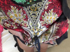 Un réfugié syrien arabe commence à travailler dans une bordel à Marseille