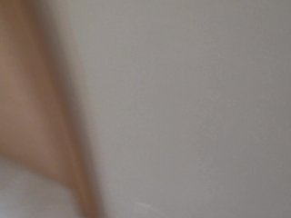 Un réfugié syrien arabe commence à travailler dans une bordel à Marseille