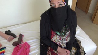 시리아 아랍 난민이 마르세유의 매춘업소에서 일하기 시작했습니다.