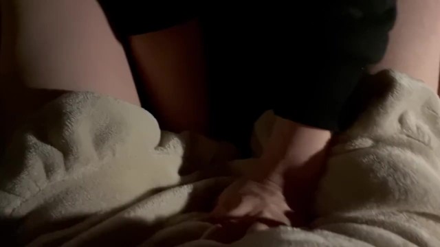 【個人撮影】手マンされてるネコちゃん目線で撮影したレズビアンカップルの手マン投稿映像が生々しい件