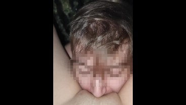 Горячая лизание киски для соседской девушки крупным планом