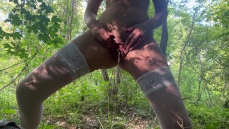 ЗОЛОТОЙ ДОЖДЬ, Девушка Писает В Лесу, Сексуальные Белые Чулки МОКРАЯ ПИСАЮЩАЯ КИСКА