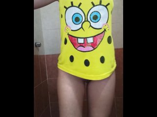 Juego en mi baño con mis grande culo