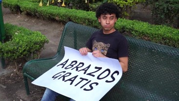 "ABRAZOS GRATIS"🤗(ESCENA COMPLETA)| Día de SAN VALENTIN 💘|¡Fantasía con CHICA DESCONOCIDA! 🔥🥵