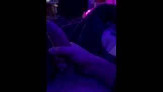 chico caliente se masturba