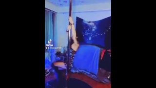 JadeJameson420 en onlyfans trans girl stripper pole bailando