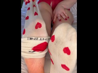 Sexy PAWG Quita Calcetines Malolientes Para El Día De San Valentín - Promociones Especiales De Valentiens En OnlyFans!
