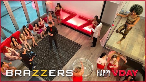 Brazzers - Bunny Colby, Keira Croft, Scarlit Scandal e Aubree Valentine fazem orgia selvagem depois da festa