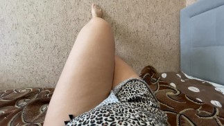 继姐洗完澡后抚摸自己