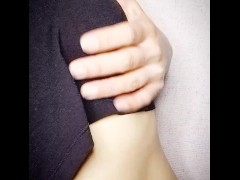 【オナニー大好きと変態人妻】　服の上から乳首オナニー　乳首がビンビン立って感じてるのがバレバレ! - Screenshot 7 of 16 - Massage
