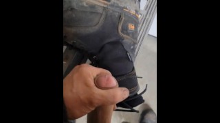 Tesão, foda-se minhas botas de trabalho