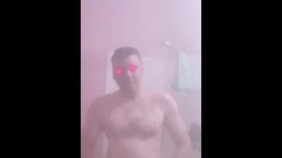 Музыкальное видео Crazy Shower с экстремальными эффектами и миганием пениса