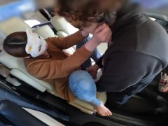 旦那と買い物中の人妻を誘惑して車に連れ込み中出しカーセックスした - Screenshot 3 of 16 - Car