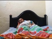 Preview 1 of Latino con verga grande despierta hot y se masturba en su cama (real)
