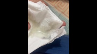 Eyaculo sobre papel higiénico