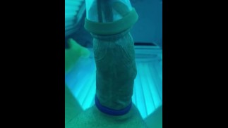 Fuente de semen en cama bronceada