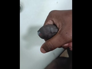 После работы дрочил мой черный член, думая о моем коллеге.. Мастурбация