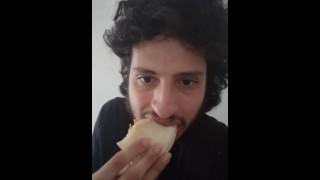 Cara do nariz grande, comendo almoço quero ganhar peso e crescer minha barriga