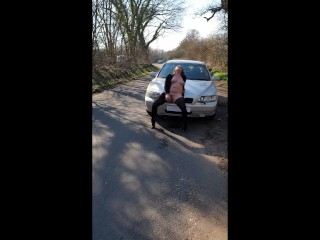 Esposa Vagabunda do Reino Unido Brincando com Vibrador De Vidro e Esguichando Em Um Dia Movimentado A47 Layby Necton 😜💦💦💦