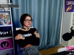 Девушка-стример skinloverss отдалась мне во время стрима для пожертвований POV WebCamera - Screenshot 3 of 16 - Pov