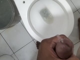 Nag jakol sa cr
