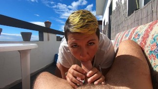 Outdoor Blowjob & Schlucken auf der Terrasse