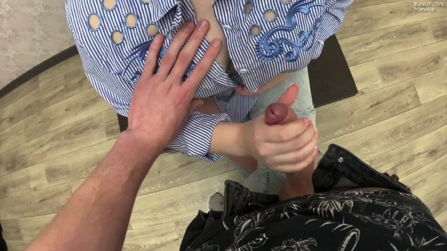 Возбужденная девушка была вознаграждена горячим членом и порцией спермы внутрь