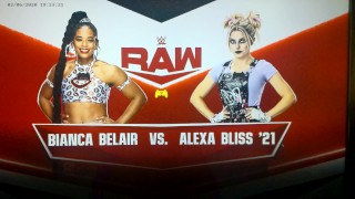 Becky Lynch interferisce nel match di wrestling con Alexa Bliss contro Bianca Belair WWE 2K 2022