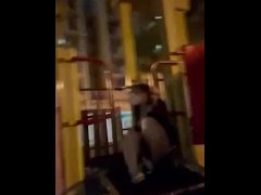 港女深夜公園露出 - Screenshot 11 of 16 - Showbeast