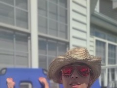 Deck in public - Screenshot 14 of 16 - Wife