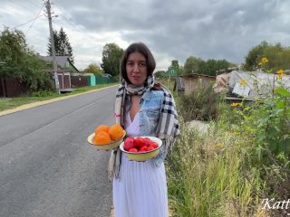 Выебал деревенскую девку в её огороде пока мужа не было дома screenshot number 0