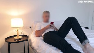 Sexting con TI se convierte en poderoso orgasmo + Corrida