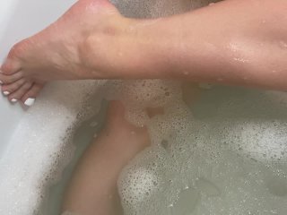 My Wet Curvy andSexy Body in Bath_with Bubbles