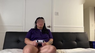 Gamer Girl Also Likes To Suck & Fuck Amateur