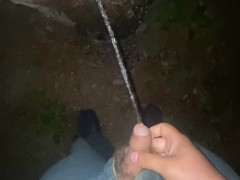 Pissing on trees ! Much hot piss !